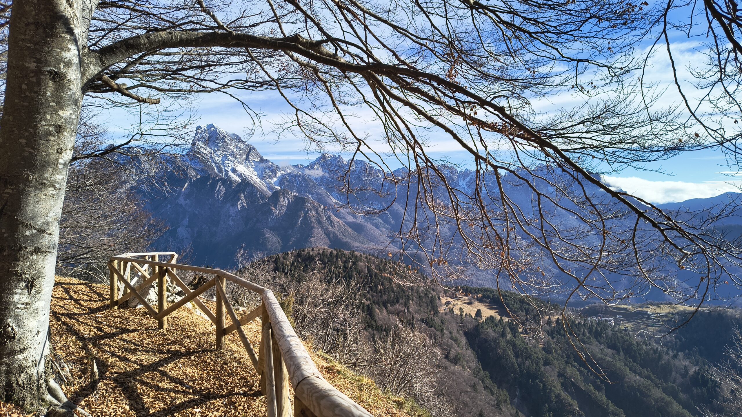 Vista del Monte Sernio dalla fine del sentiero per Chiarsovalis